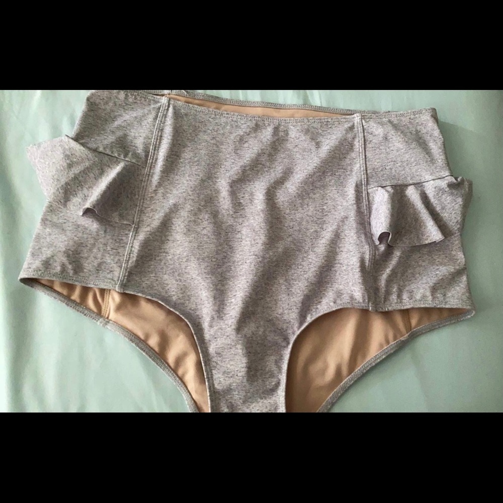 Kortni Jeane XL heathered grey hip ruffle- NWOT (liner intact)